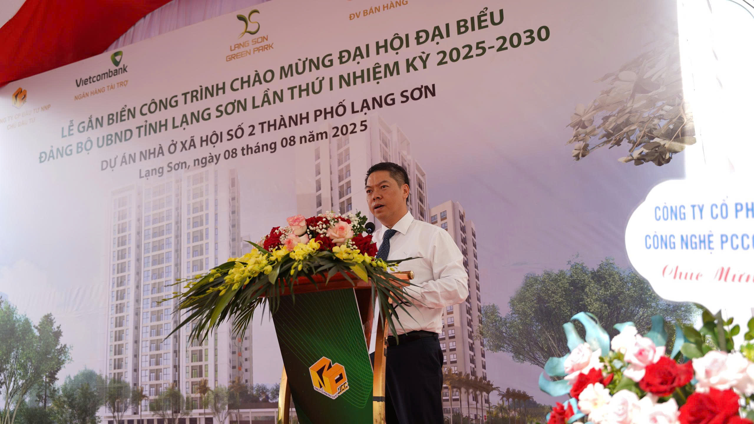 Đồng chí Đoàn Thanh Sơn, Phó Chủ tịch UBND tỉnh phát biểu tại buổi lễ